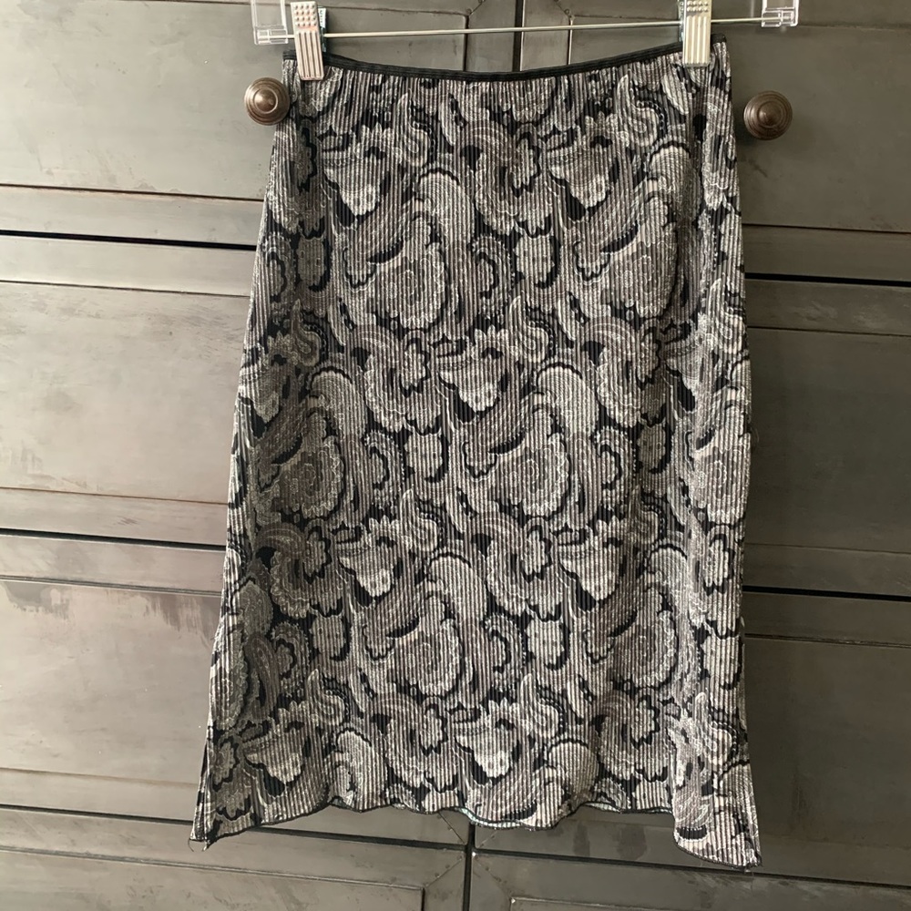 Mini-pleated paisley skirt